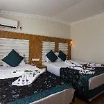 Hotel Maya World 4*